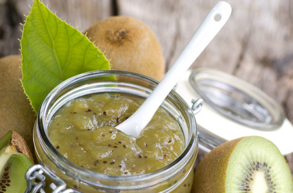 Kompott Mit Kiwi Apfel Birne Und Loffelbiskuits Babymahlzeiten Rezepte